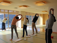 ★本日は日帰り温泉館で「簡単ストレッチ教室」★