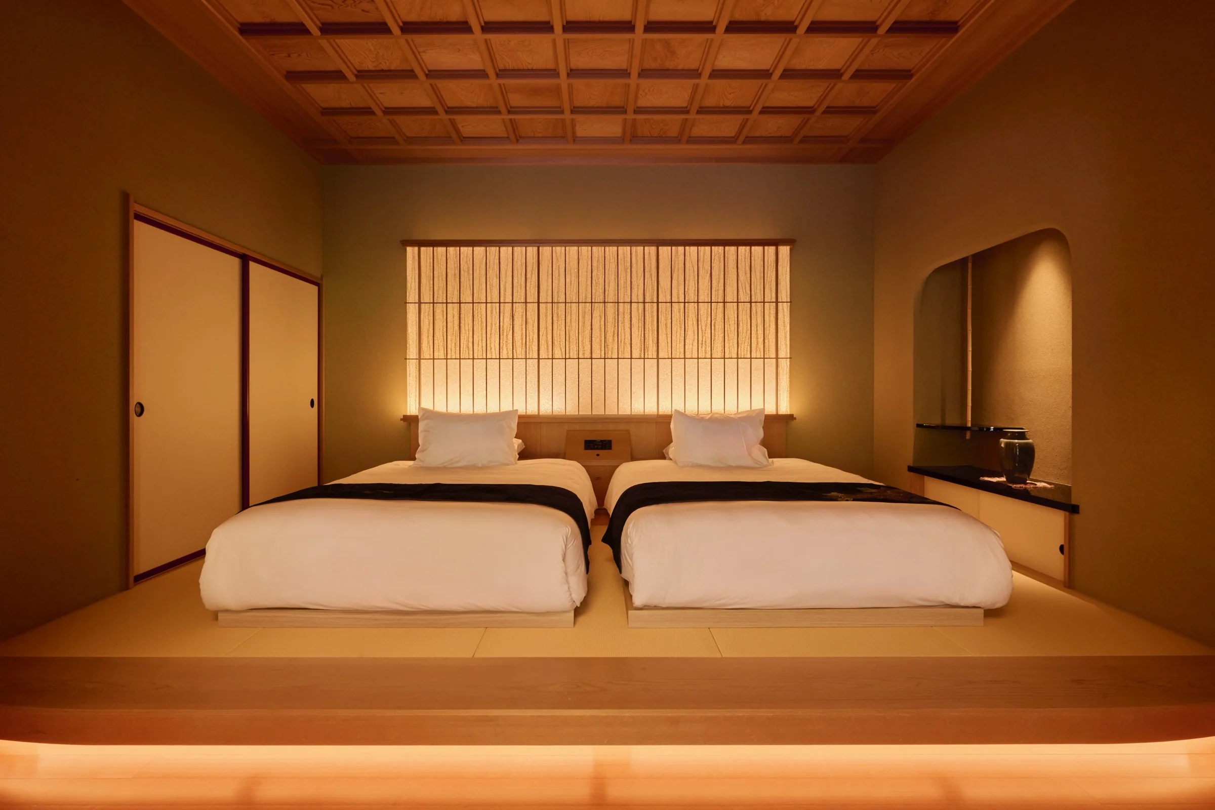 2階和室 格天井