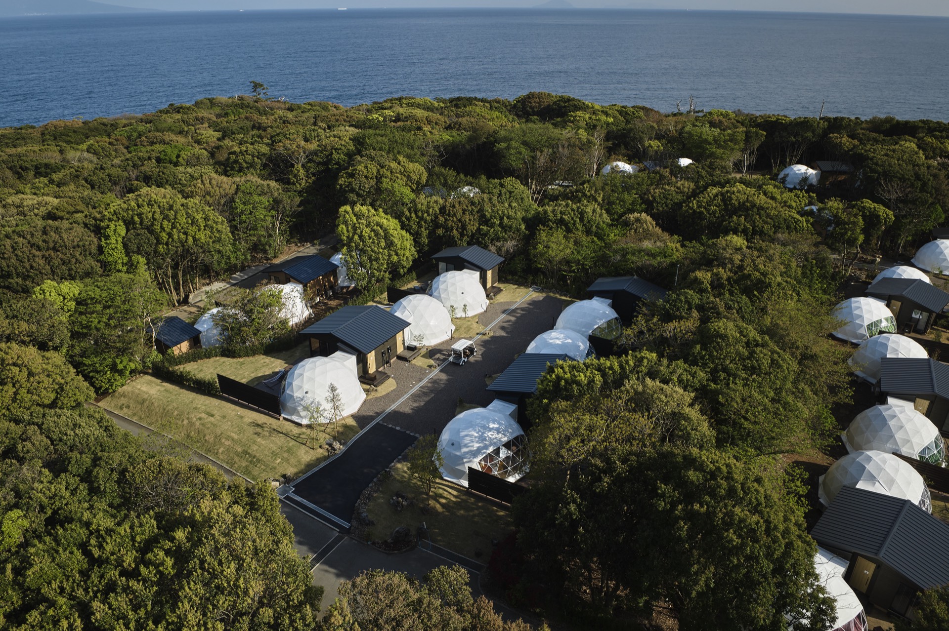 GRAX EARTH FIELD IZU AKAZAWA | 大地の力に包まれたグランピング