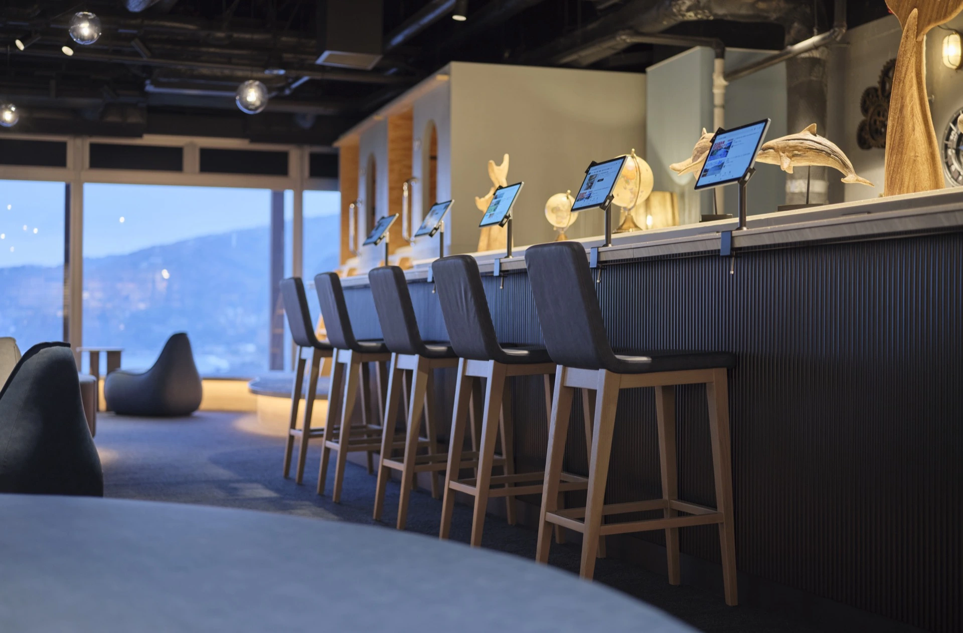 海のねころび
ラウンジ 4